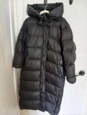 Women Duck Down Long Black Puffer Coat with Hood